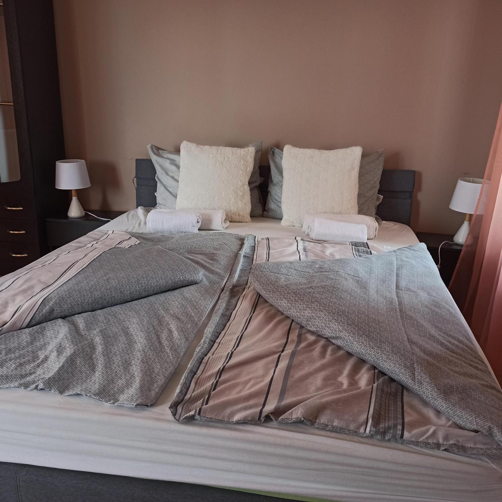 Peppy Apartment & Pool Balatonfüred Quarto foto